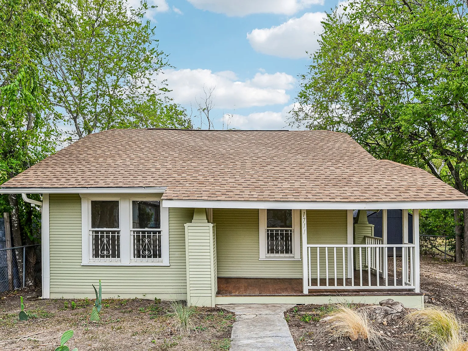 3 bed, 1056 sqft, $1,700 — Photo 1