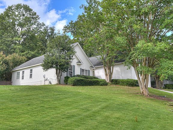 2nd image of 109 Crescent Ct