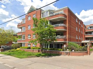 310 Crichton St #301, Ottawa, ON K1M1W5
