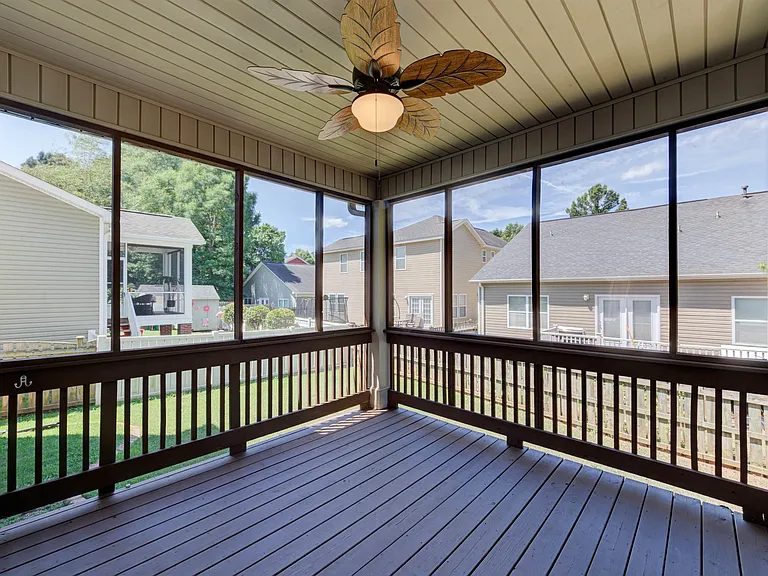 129 Herrick Ct — Photo 40