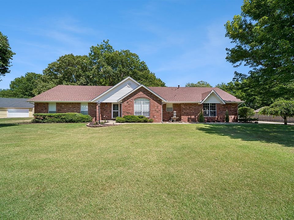 1st image of 945 N Country Meadow Ln