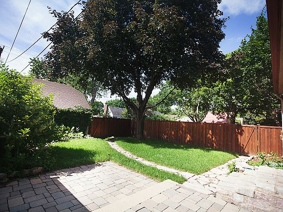 Private backyard and patio!