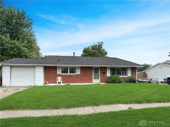 408 Falcon Dr, New Carlisle, OH 45344