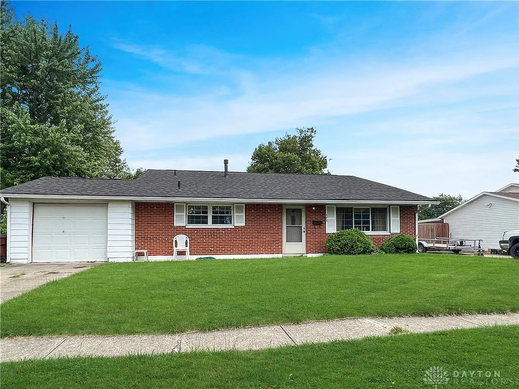 408 Falcon Dr photo 1