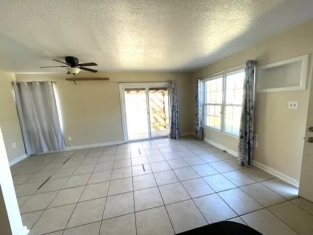 2127 Smathers Cir N — Photo 3