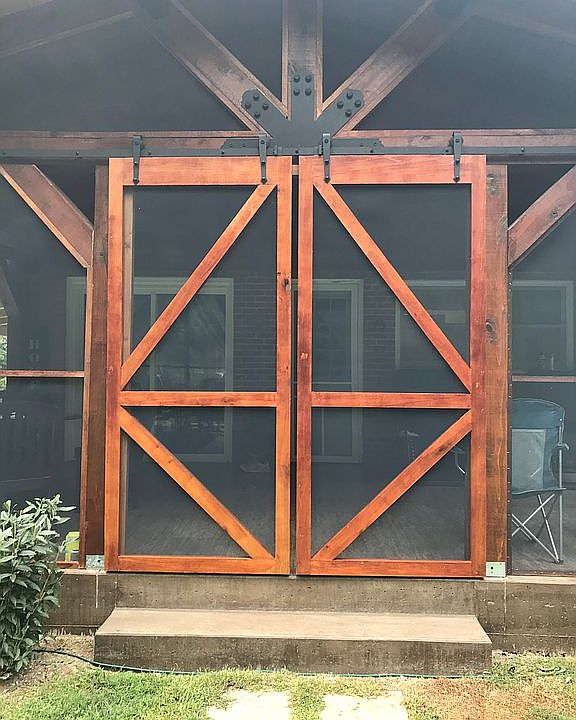800 sq ft Screened In Porch
