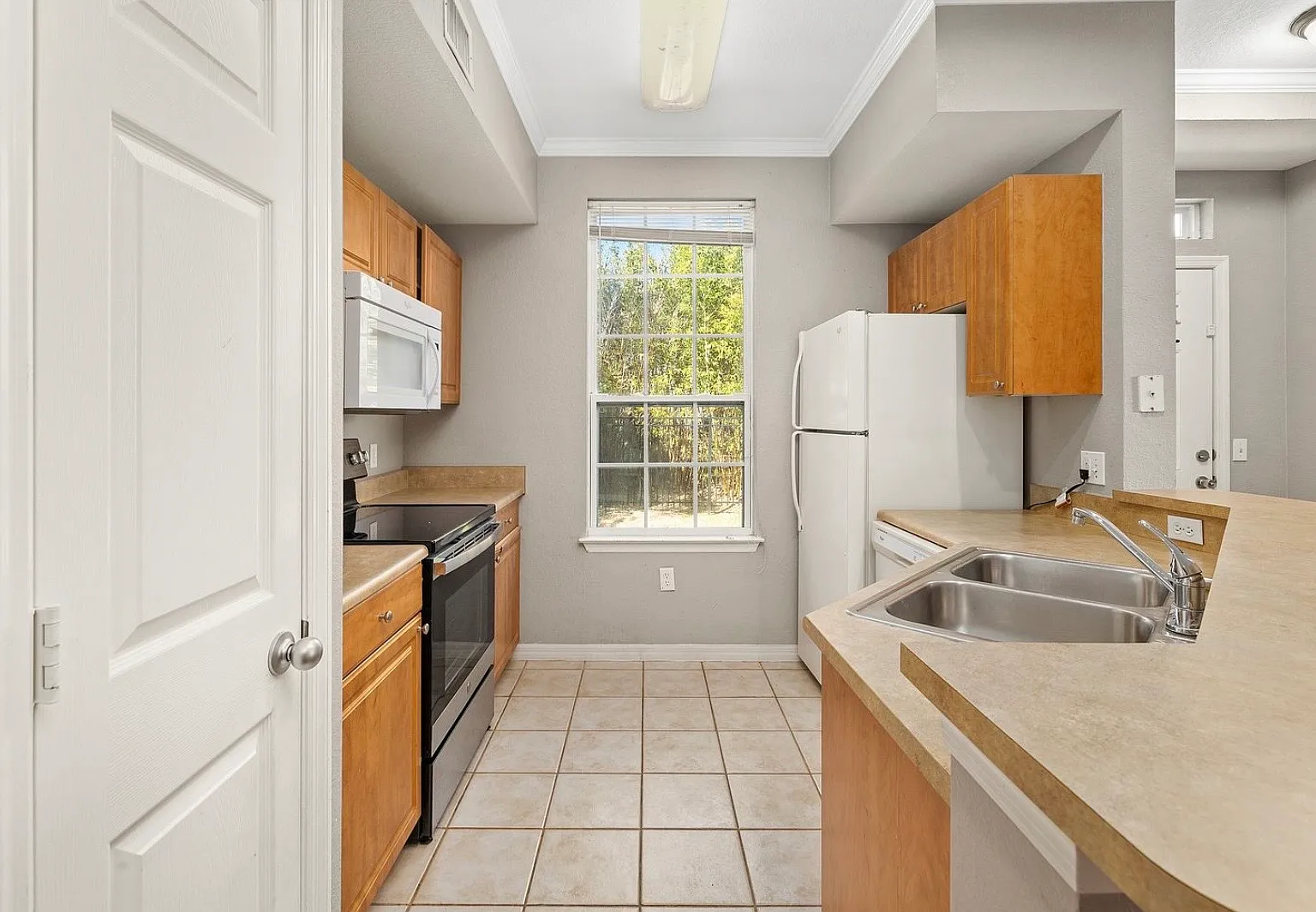 2 bed, 1112 sqft, $1,700 — Photo 4