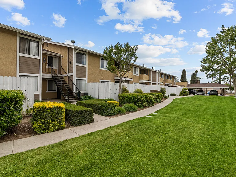 Cerro Vista Apartments — Photo 6