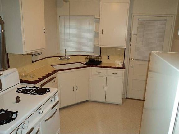 5th image of 2546-2558 Ivy Dr #2552