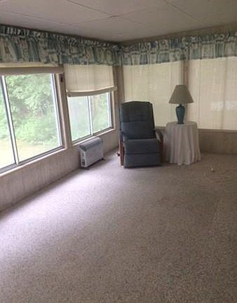 4th image of 32 Silver Birch Ln