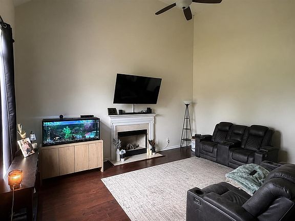 2nd image of 306 Stephens Hill Rd