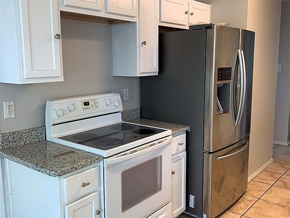2nd image of 805 Mockingbird Dr