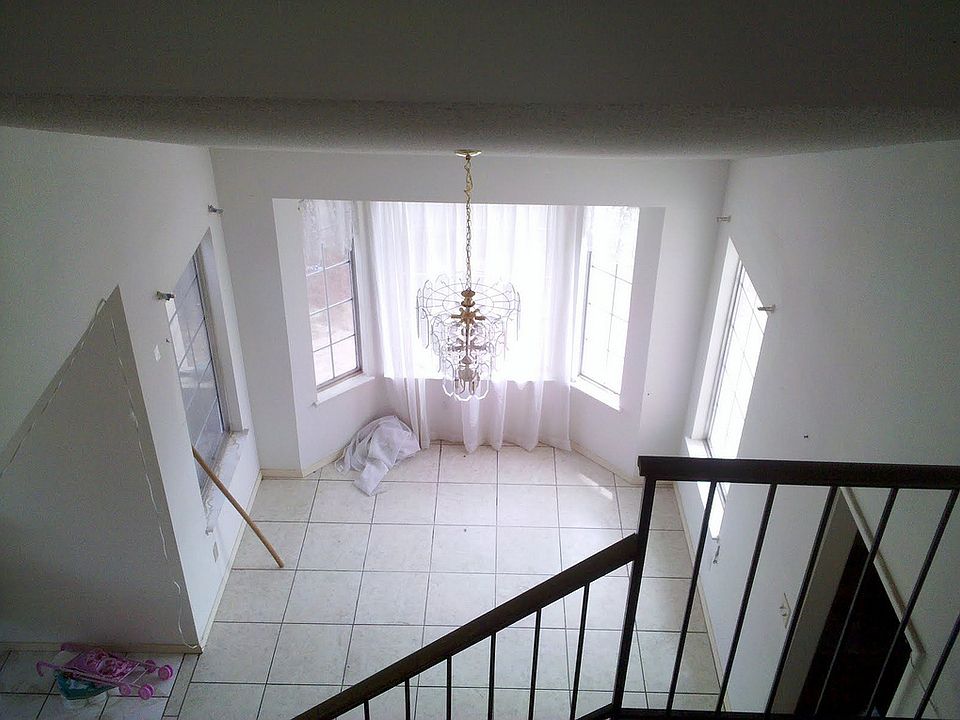 2nd image of 1901 Hubbell St