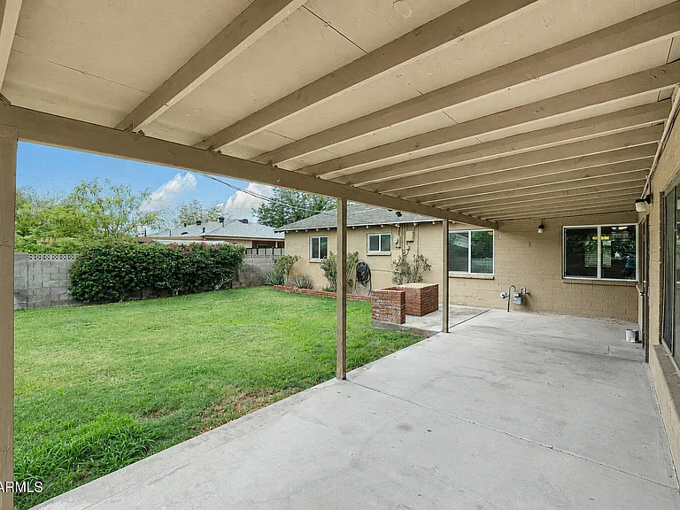 1005 E Cavalier Dr — Photo 30