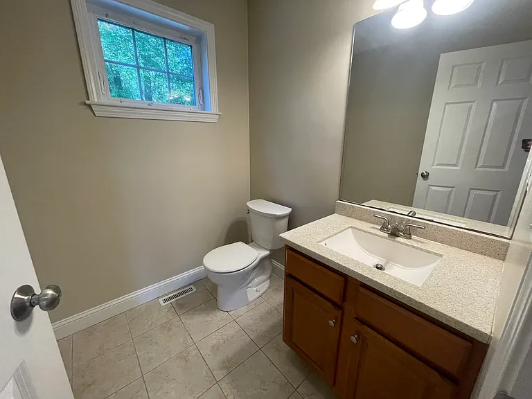 857 Temple St #D1 — Photo 6
