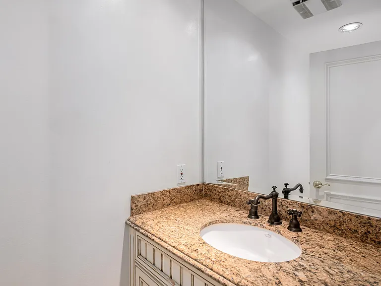 2334 Benedict Canyon Dr — Photo 11