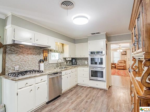 5th image of 604 W Brackenridge St