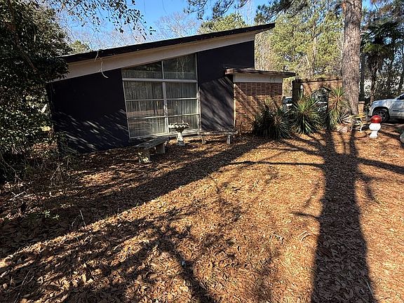 4th image of 913 Azalea Dr