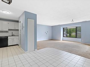 11 Thayer Pond Dr #17, Oxford, MA 01540