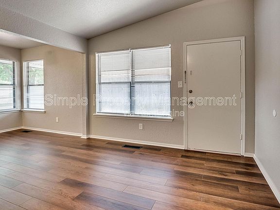 2nd image of 1710 Hillcrest Dr #2