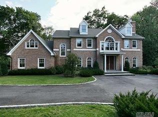 490 Old Westbury Rd, Roslyn Heights, NY 11577