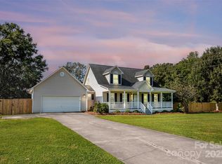 110 Salem Meadow Dr, Statesville, NC 28625