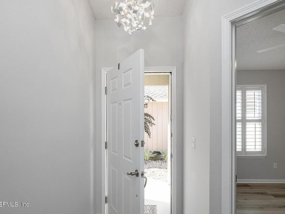 3rd image of 126 SOLANO CAY Circle