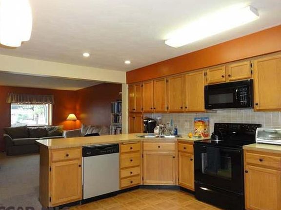 4th image of 543 Marjorie Mae St