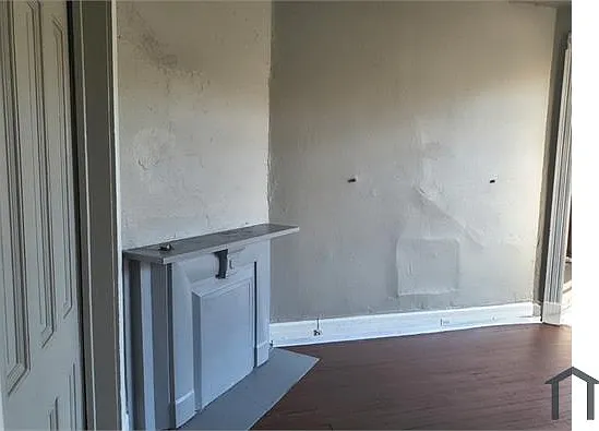 5 bed, 1500 sqft, $1,985 — Photo 2