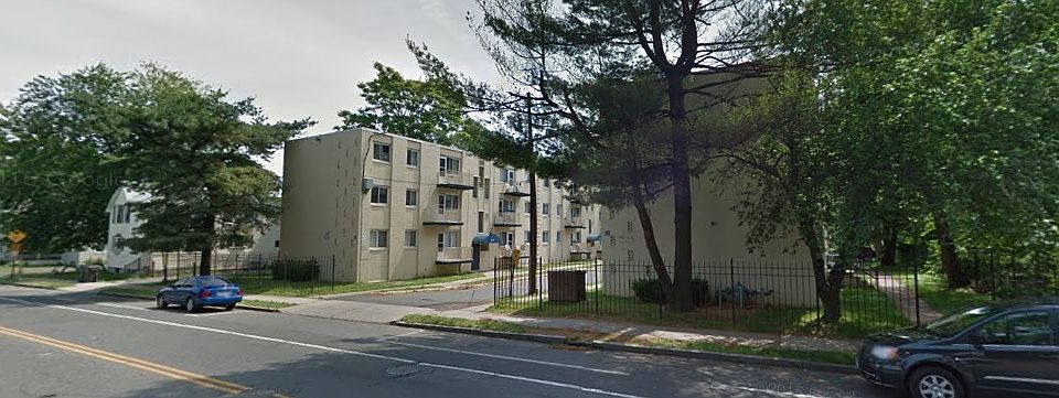 2nd image of 404 Barbour St APT 3