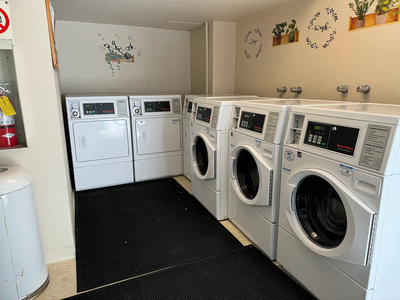Woodside Manor — Photo 4