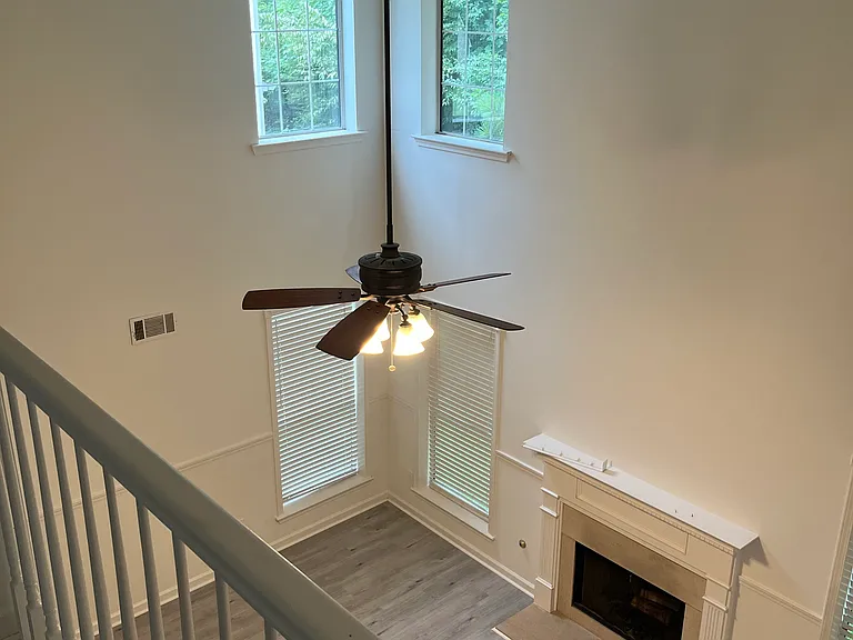438 Gresham Dr — Photo 7