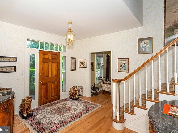 3rd image of 160 Cotswold Ct