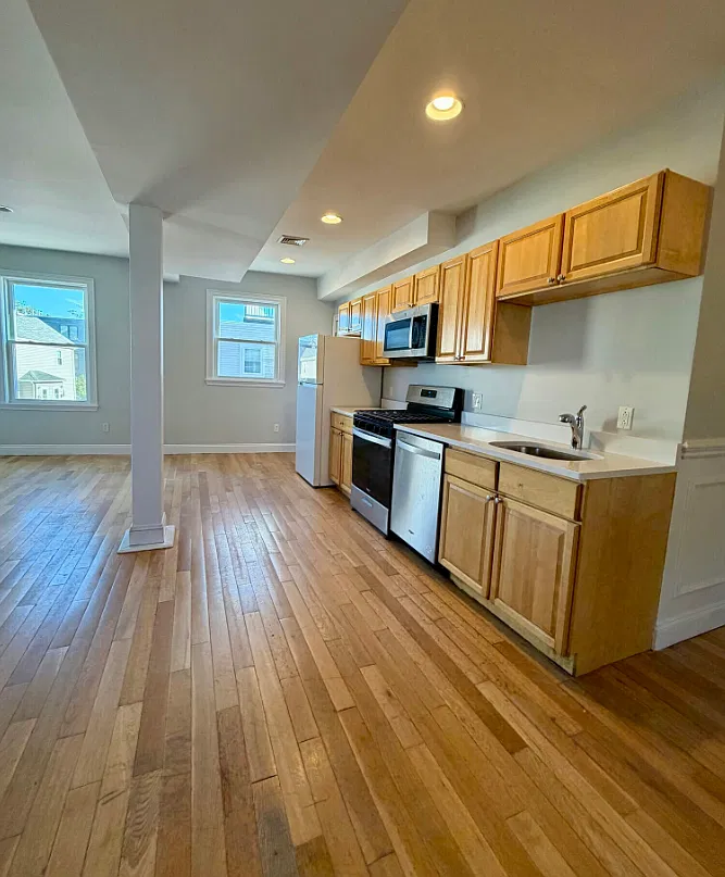 2 bed, 9999 sqft, $2,750 — Photo 2