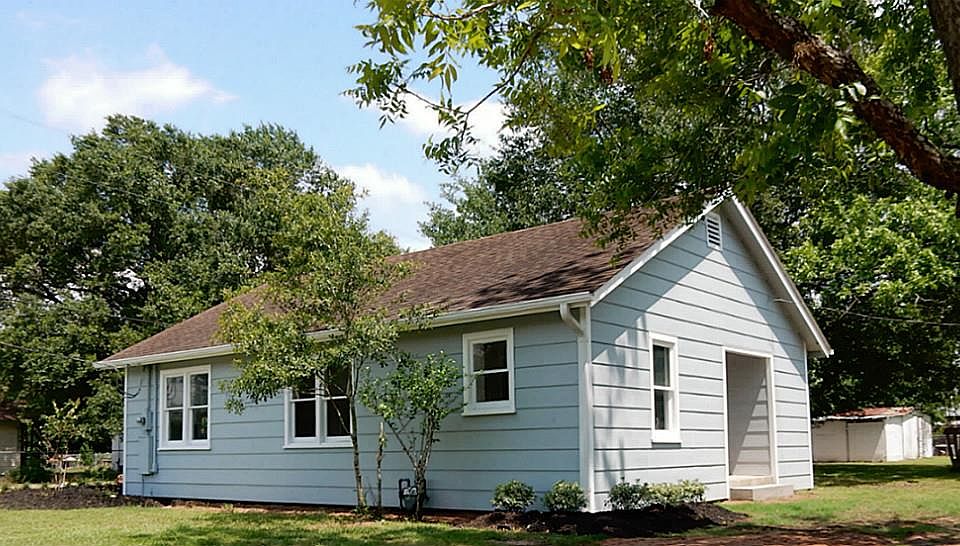 1st image of 389 Avenue I