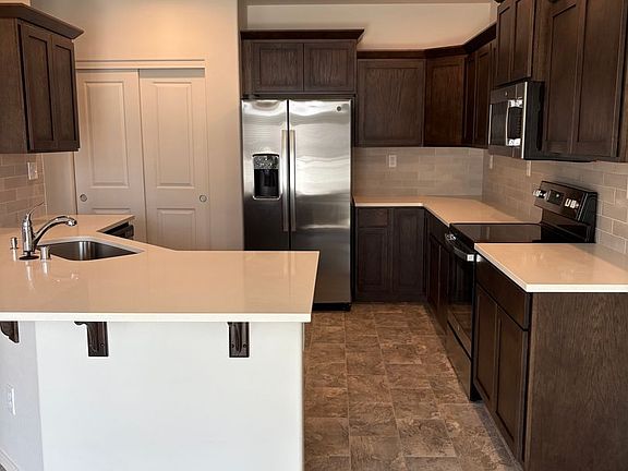 3rd image of 749 N Doumit Dr
