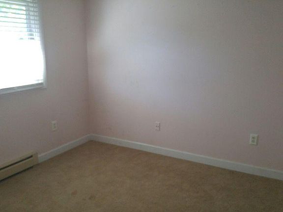 3rd image of 608 Parr Meadow Dr