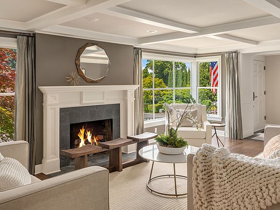 Looking back at the entry hall.