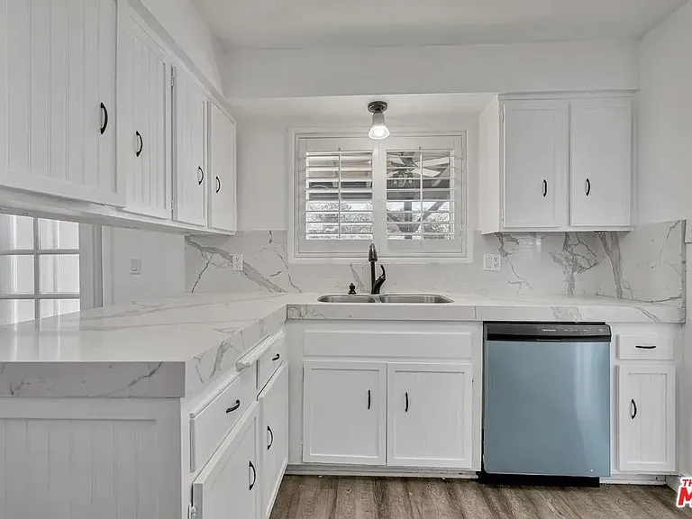 28040 Ermine Pl — Photo 19