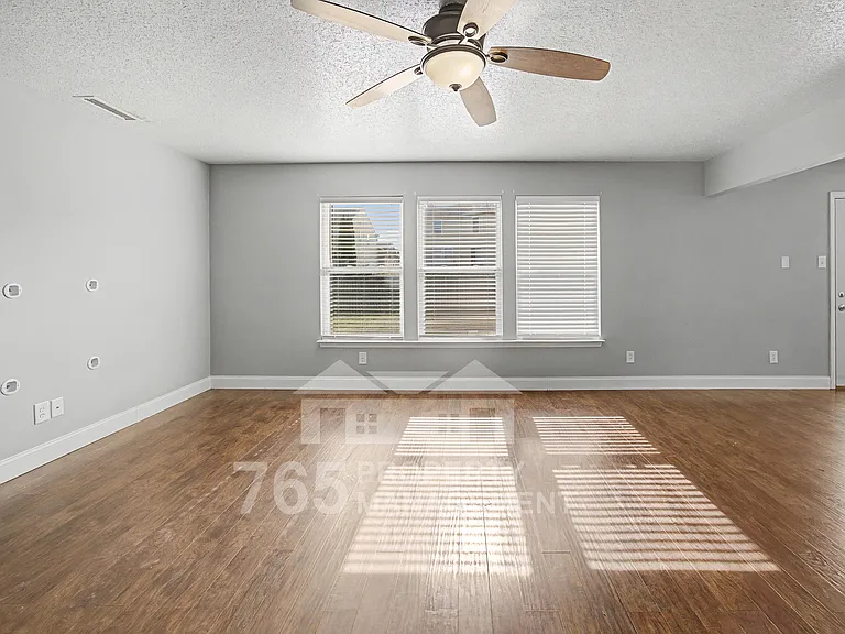 2641 Massasoit Ln — Photo 4