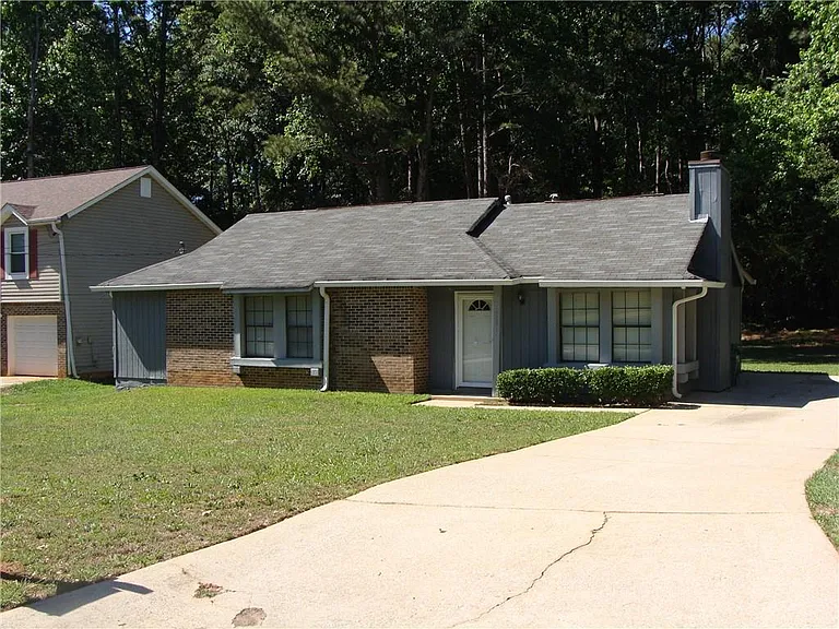2331 Newgate Dr — Photo 4