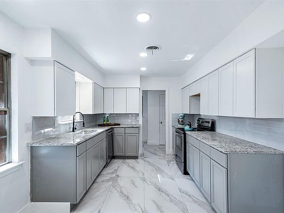3rd image of 1812 Cassia Dr