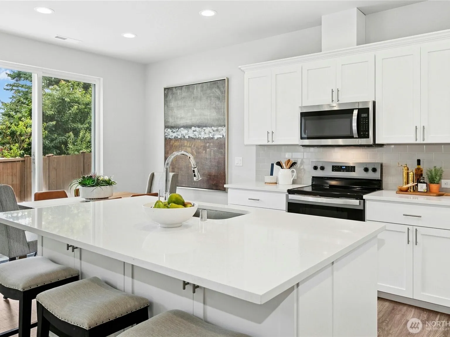 4 bed, 2100 sqft, $3,800 — Photo 4