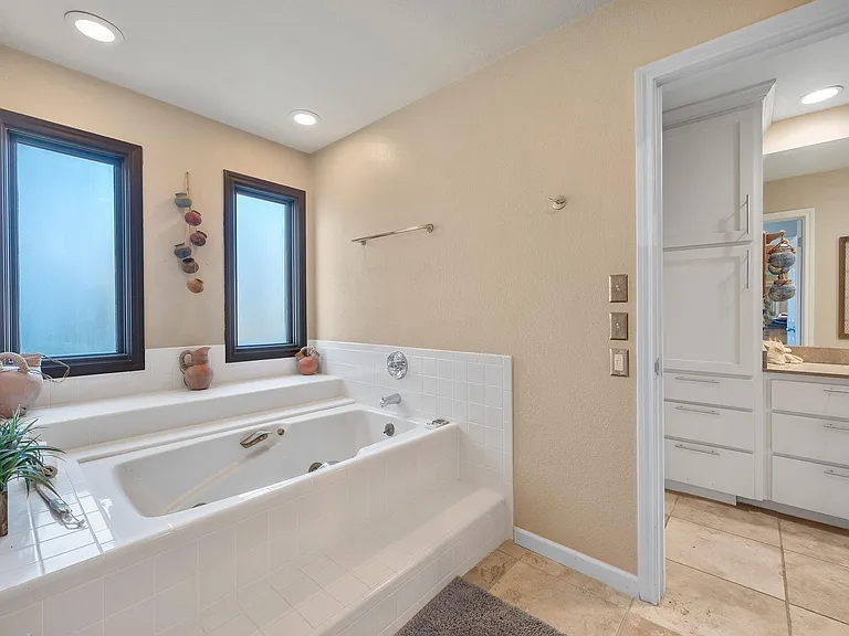 604 Rolling Green Dr — Photo 29