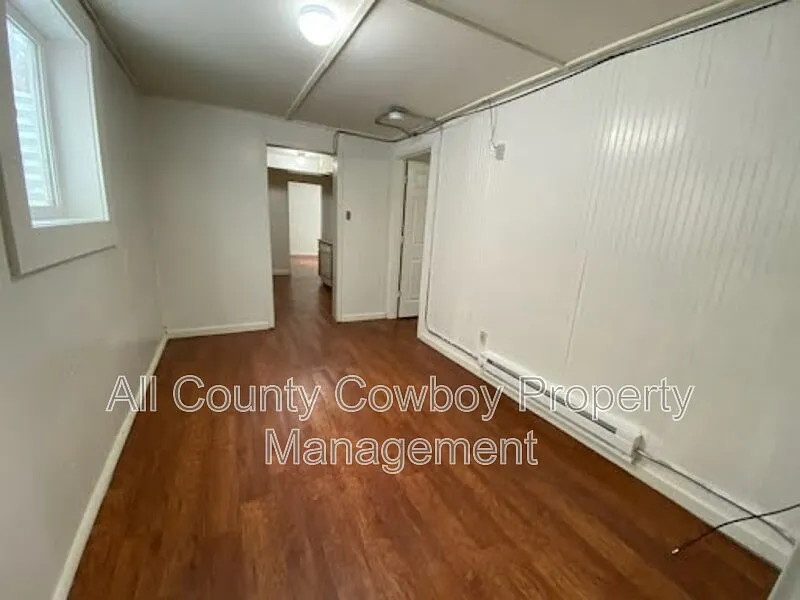 3 bed, 1.5 bath, $500 — Photo 3