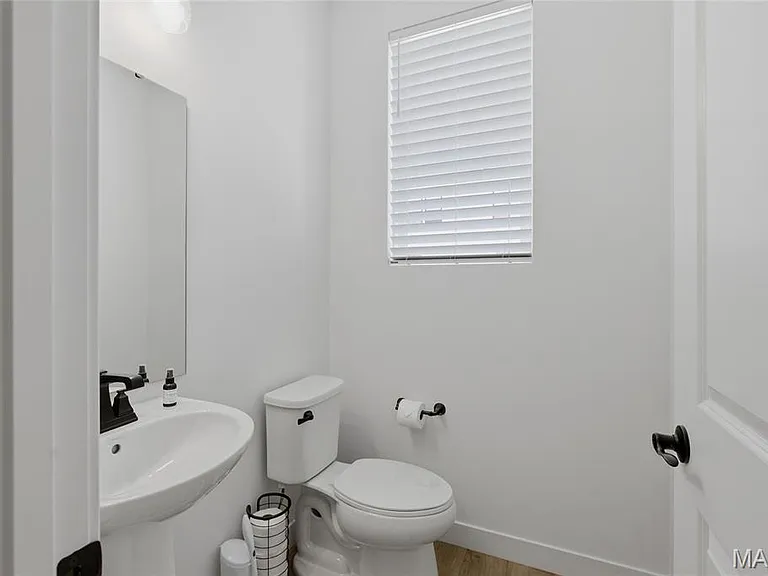 8924 Gateway Cir — Photo 16