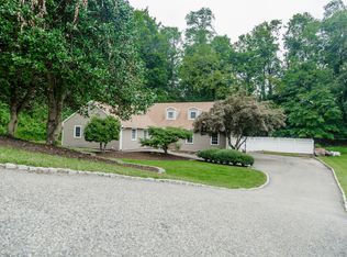 802 Kings Ct, Middletown, NJ 07748