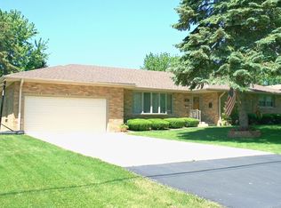 932 Edwards St, Aurora, IL 60505