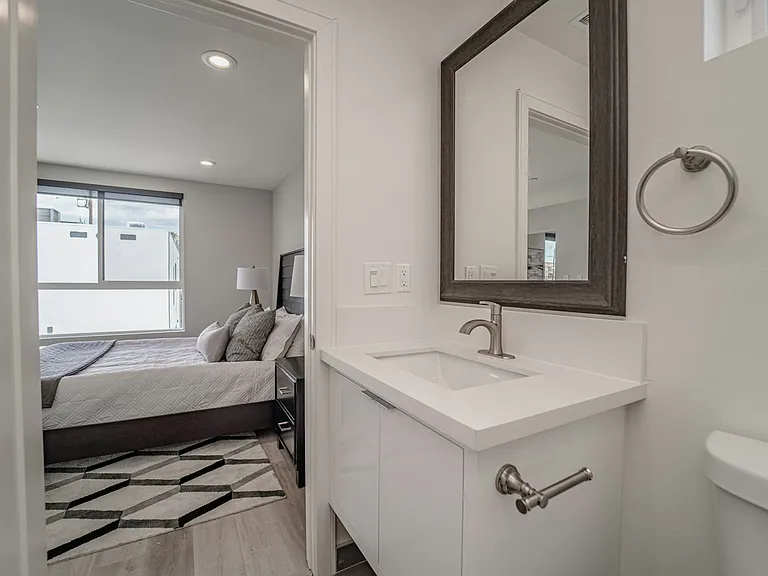1321 Bates Ave #1323 — Photo 54
