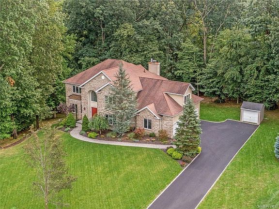 3rd image of 21 Charnwood Dr
